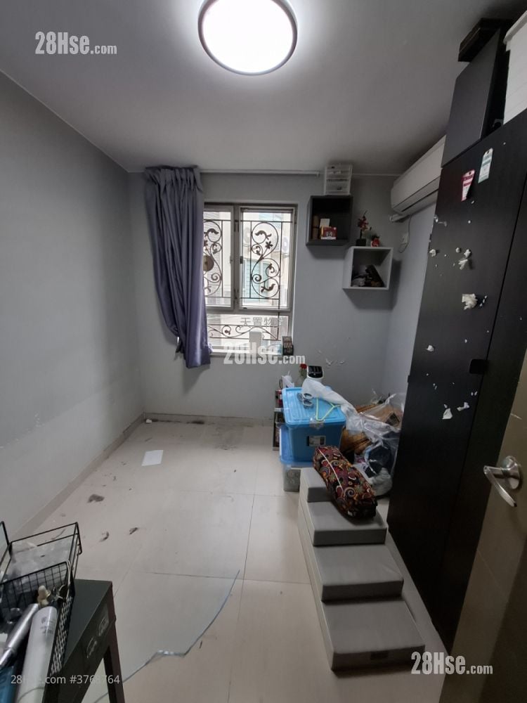 San Hing Tsuen(Tuen Mun) Sell 3 Bedrooms , 3 Bathrooms 1,400 ft²