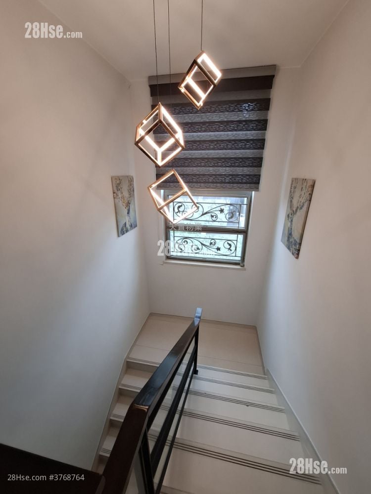 San Hing Tsuen(Tuen Mun) Sell 3 Bedrooms , 3 Bathrooms 1,400 ft²