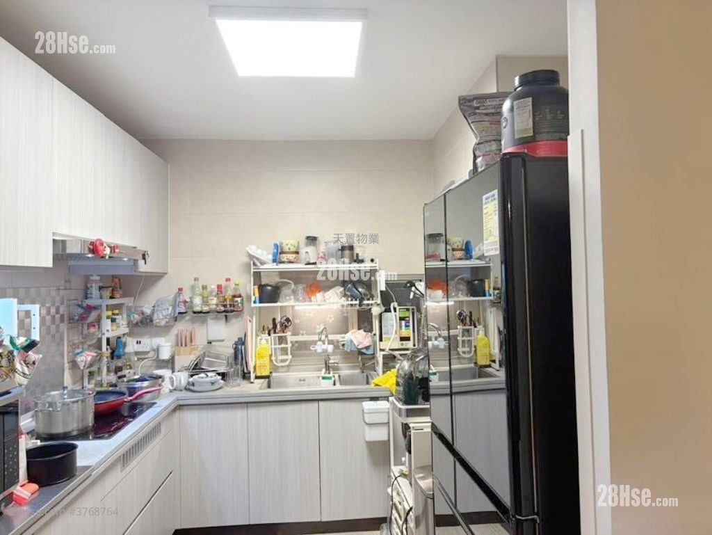 San Hing Tsuen(Tuen Mun) Sell 3 Bedrooms , 3 Bathrooms 1,400 ft²