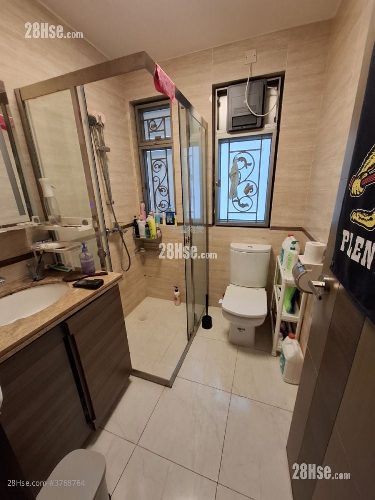 San Hing Tsuen(Tuen Mun) Sell 3 Bedrooms , 3 Bathrooms 1,400 ft²