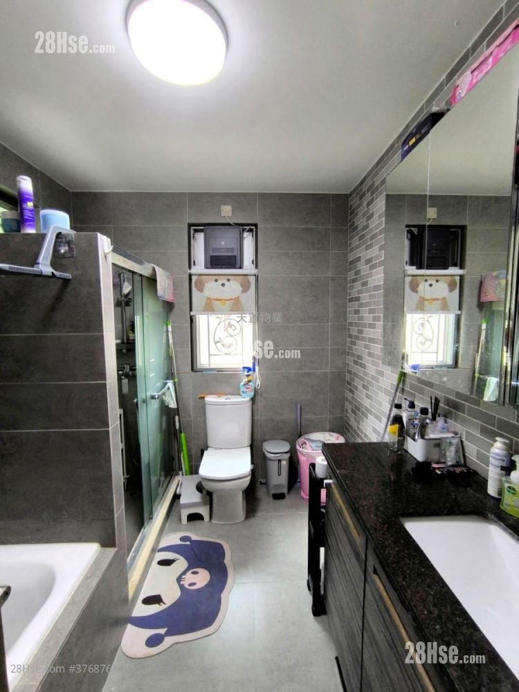 San Hing Tsuen(Tuen Mun) Sell 3 Bedrooms , 3 Bathrooms 1,400 ft²