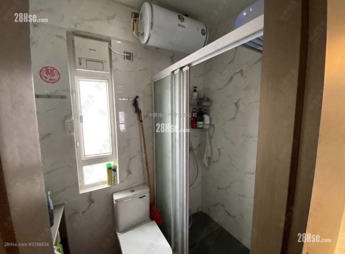 Cheong Wai Mansion Sell 2 Bedrooms , 1 Bathroom 474 ft²