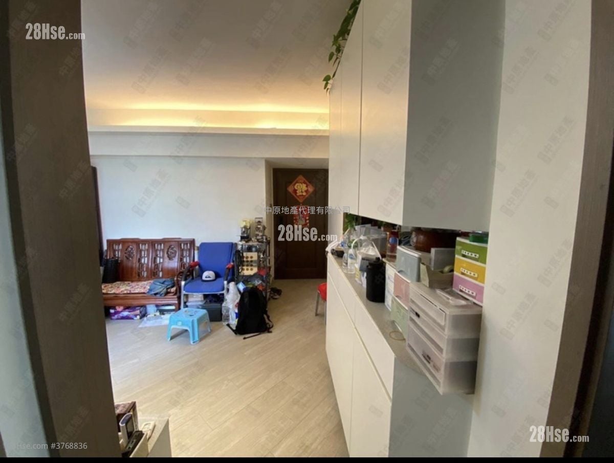 Cheong Wai Mansion Sell 2 Bedrooms , 1 Bathroom 474 ft²