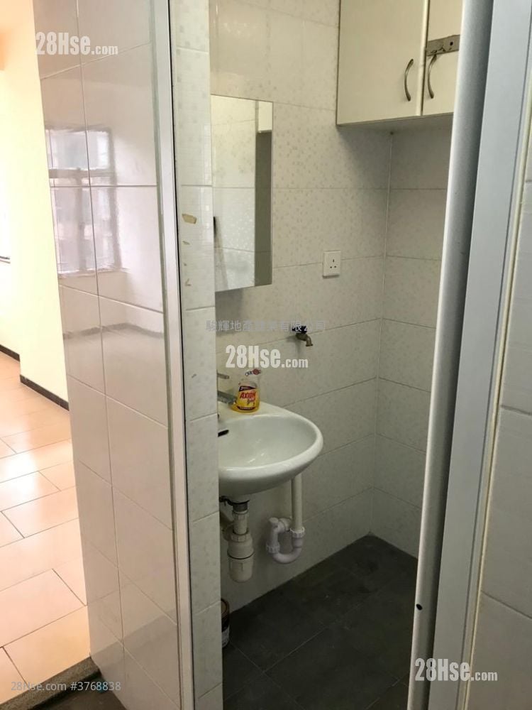 Fook Moon Building Sell 2 Bedrooms , 1 Bathroom 375 ft²