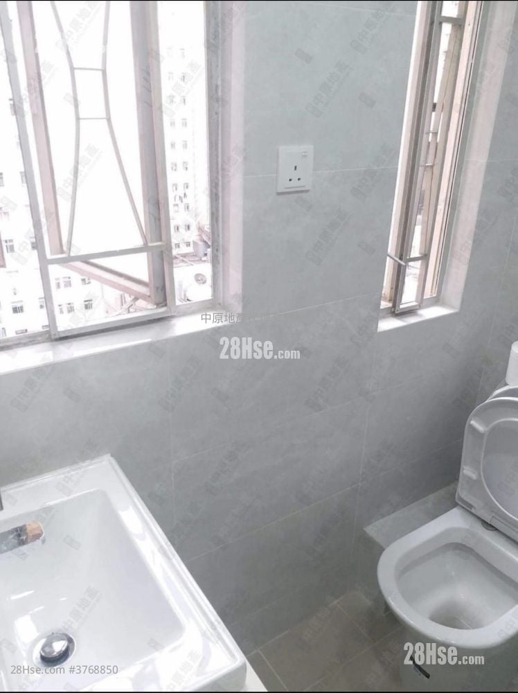 Lion Building Sell 2 Bedrooms , 1 Bathroom 327 ft²