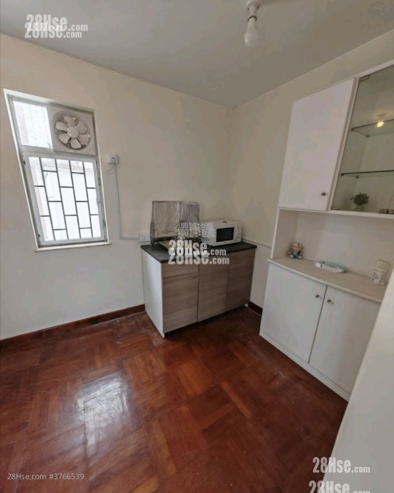 村屋 租盘 2 房 , 2 浴室 680 平方尺