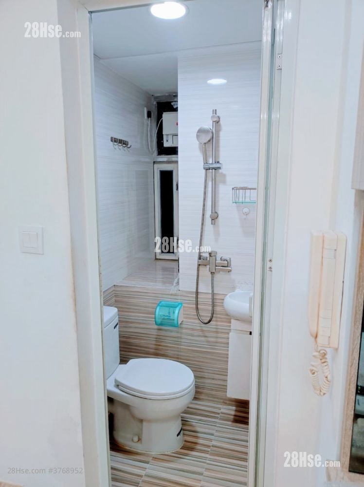 Greenwood Garden Rental Studio , 1 Bathroom 215 ft²