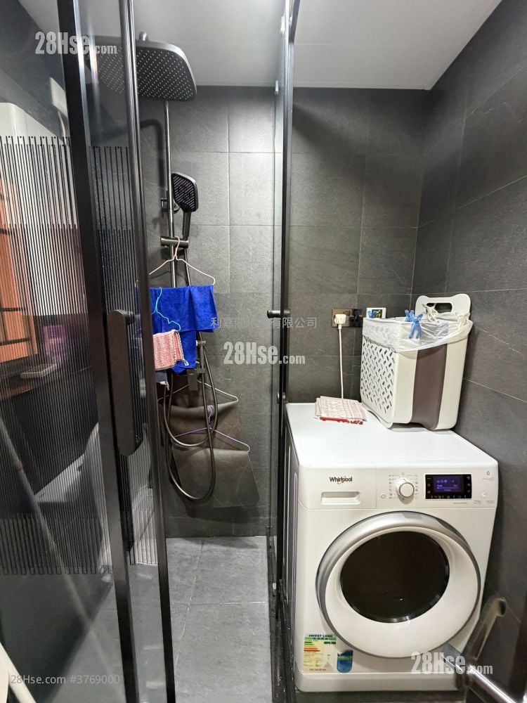 蔚蓝湾畔 售盘 4 房 , 2 浴室 745 平方尺