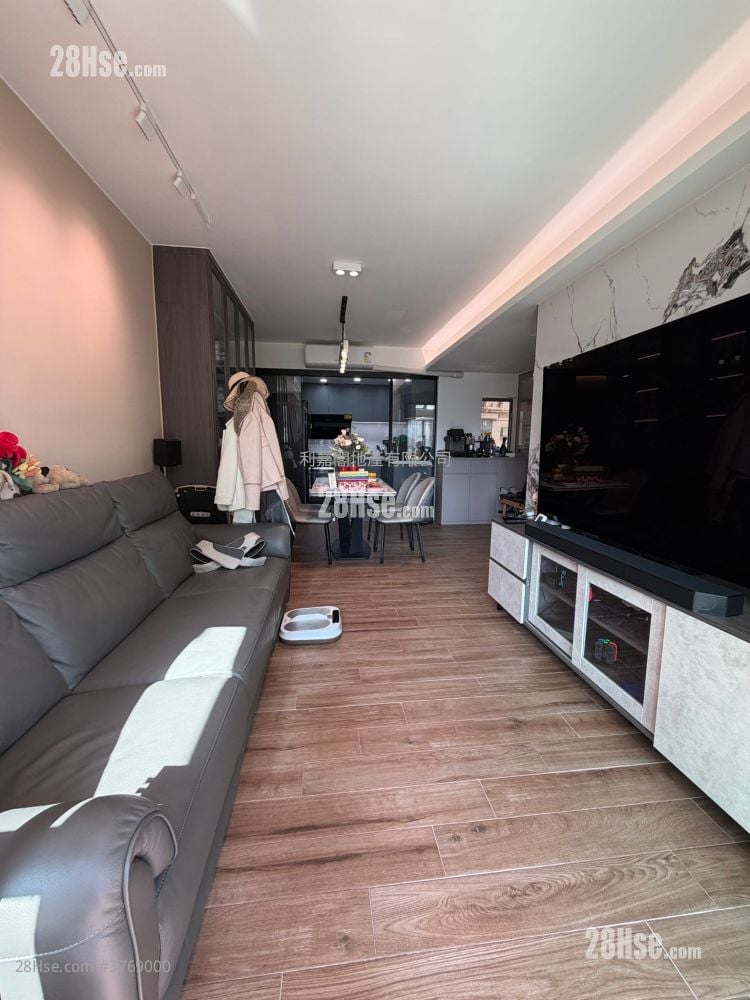 蔚蓝湾畔 售盘 4 房 , 2 浴室 745 平方尺