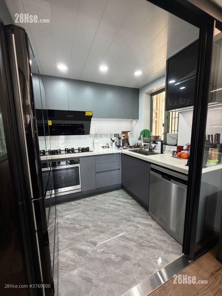 蔚蓝湾畔 售盘 4 房 , 2 浴室 745 平方尺