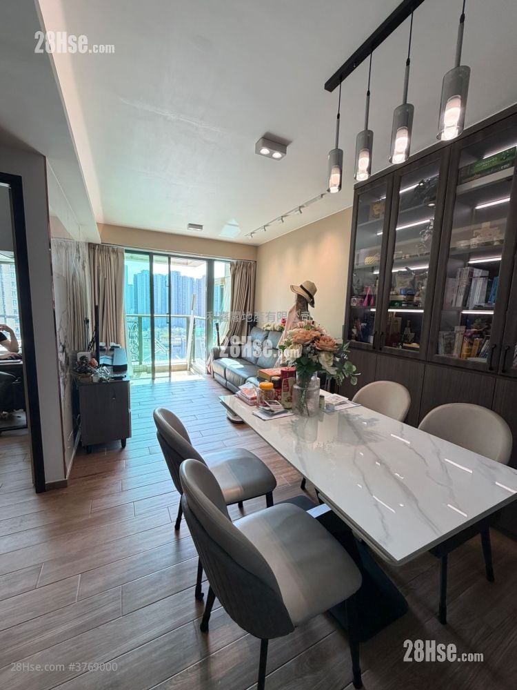 蔚蓝湾畔 售盘 4 房 , 2 浴室 745 平方尺