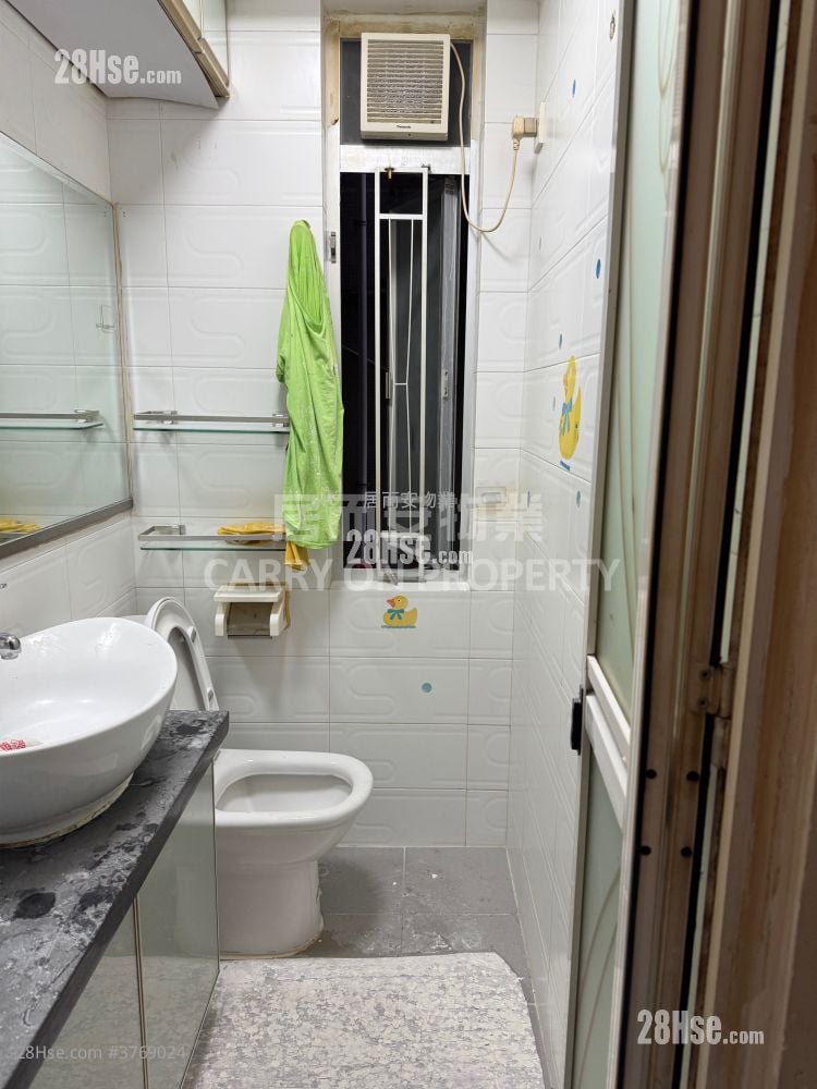 Riviera Gardens Sell 3 Bedrooms , 2 Bathrooms 700 ft²