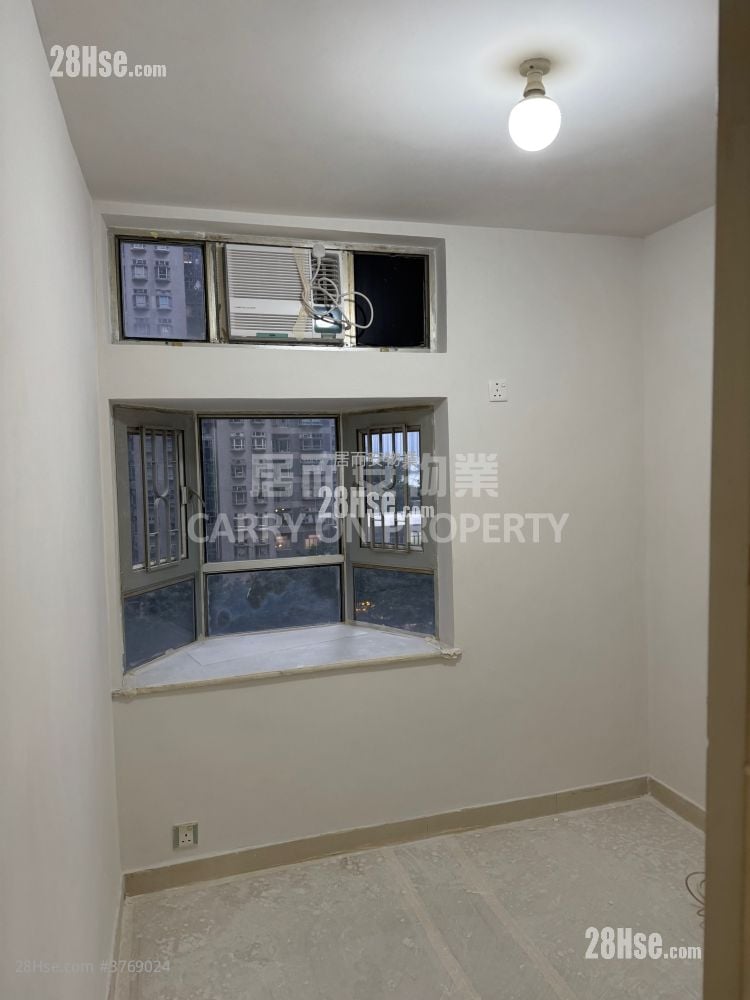 Riviera Gardens Sell 3 Bedrooms , 2 Bathrooms 700 ft²