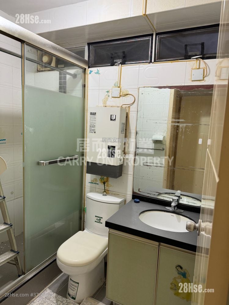 Riviera Gardens Sell 3 Bedrooms , 2 Bathrooms 700 ft²