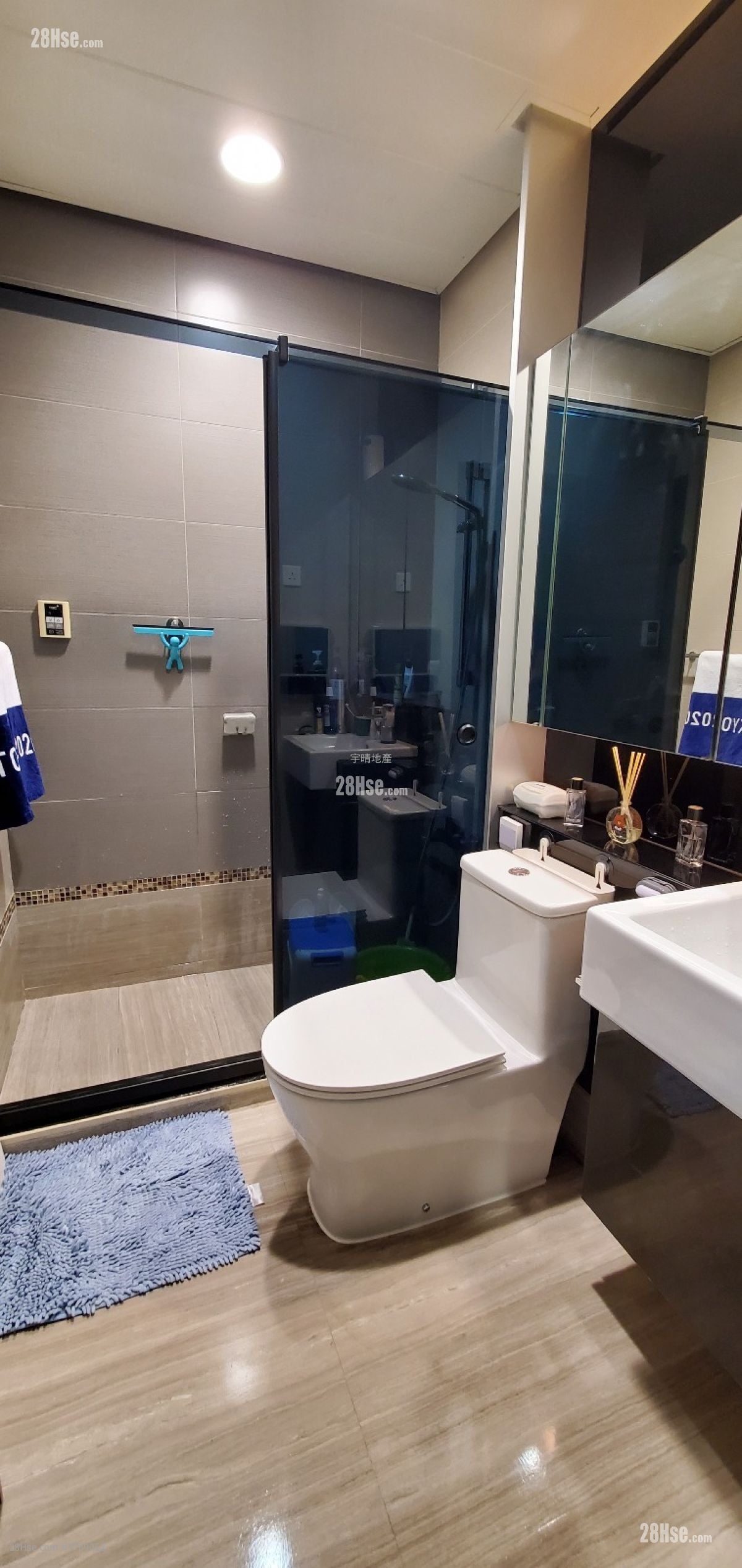 The Sparkle Sell 2 Bedrooms , 1 Bathroom 395 ft²