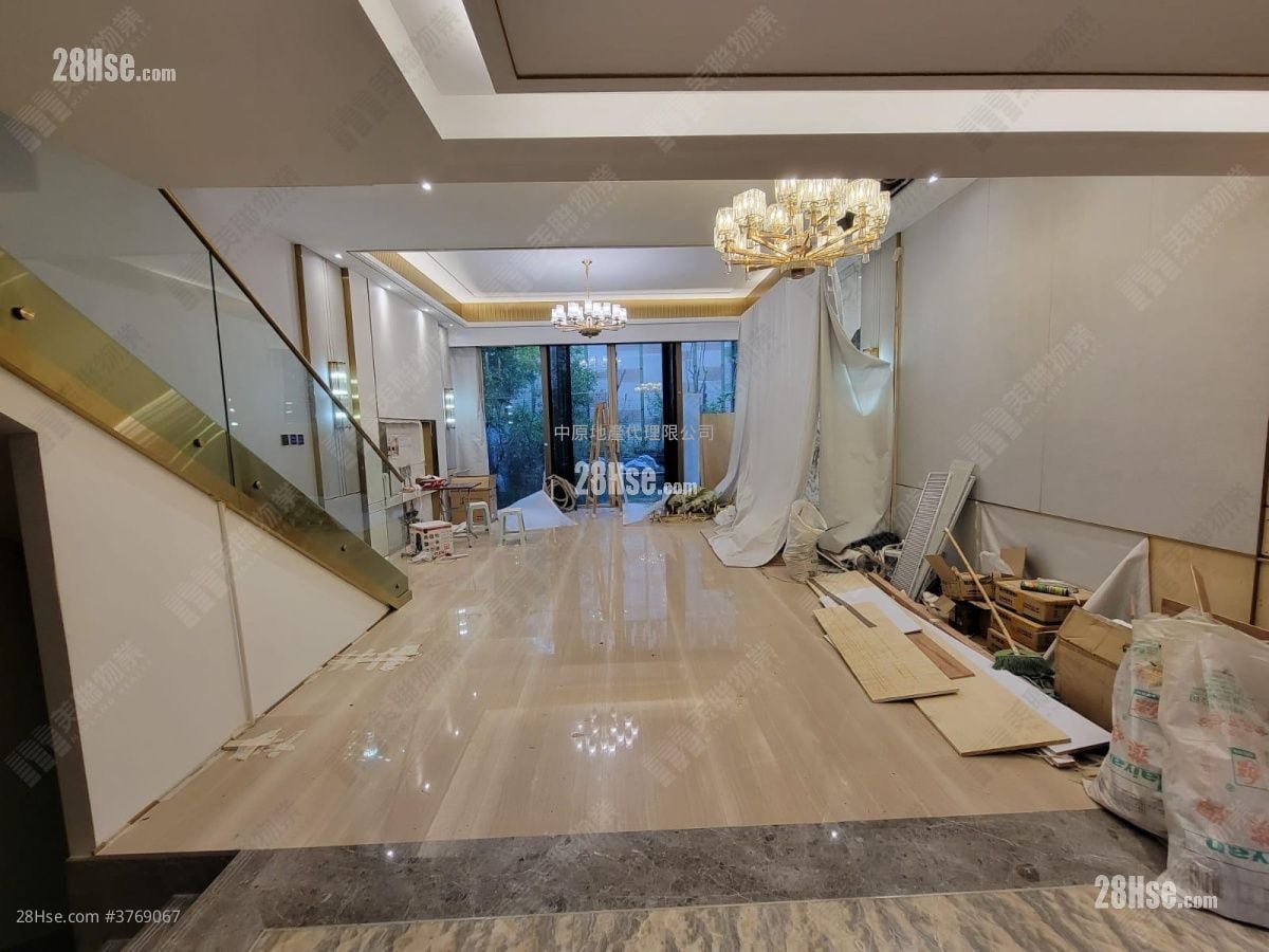 Domus Sell 4 Bedrooms 2,536 ft²