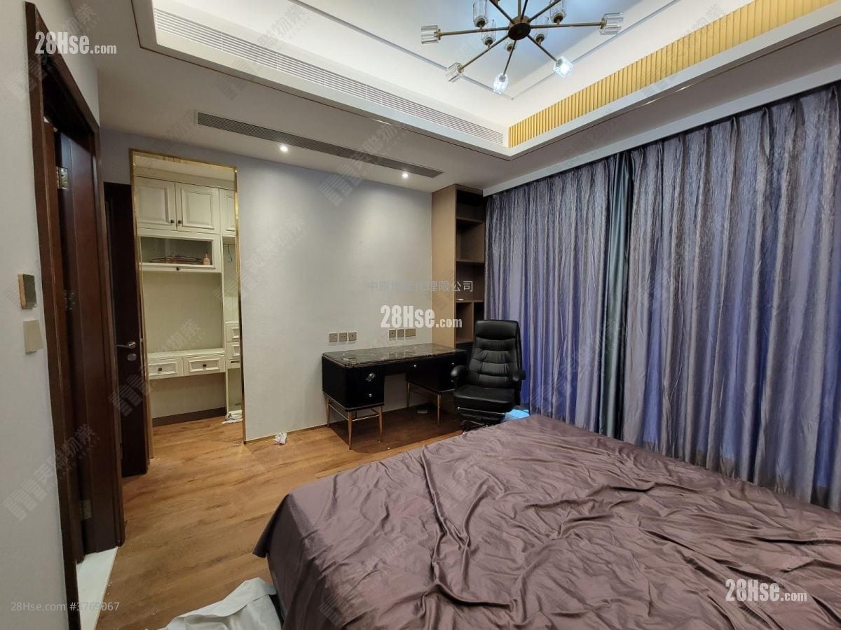 Domus Sell 4 Bedrooms 2,536 ft²