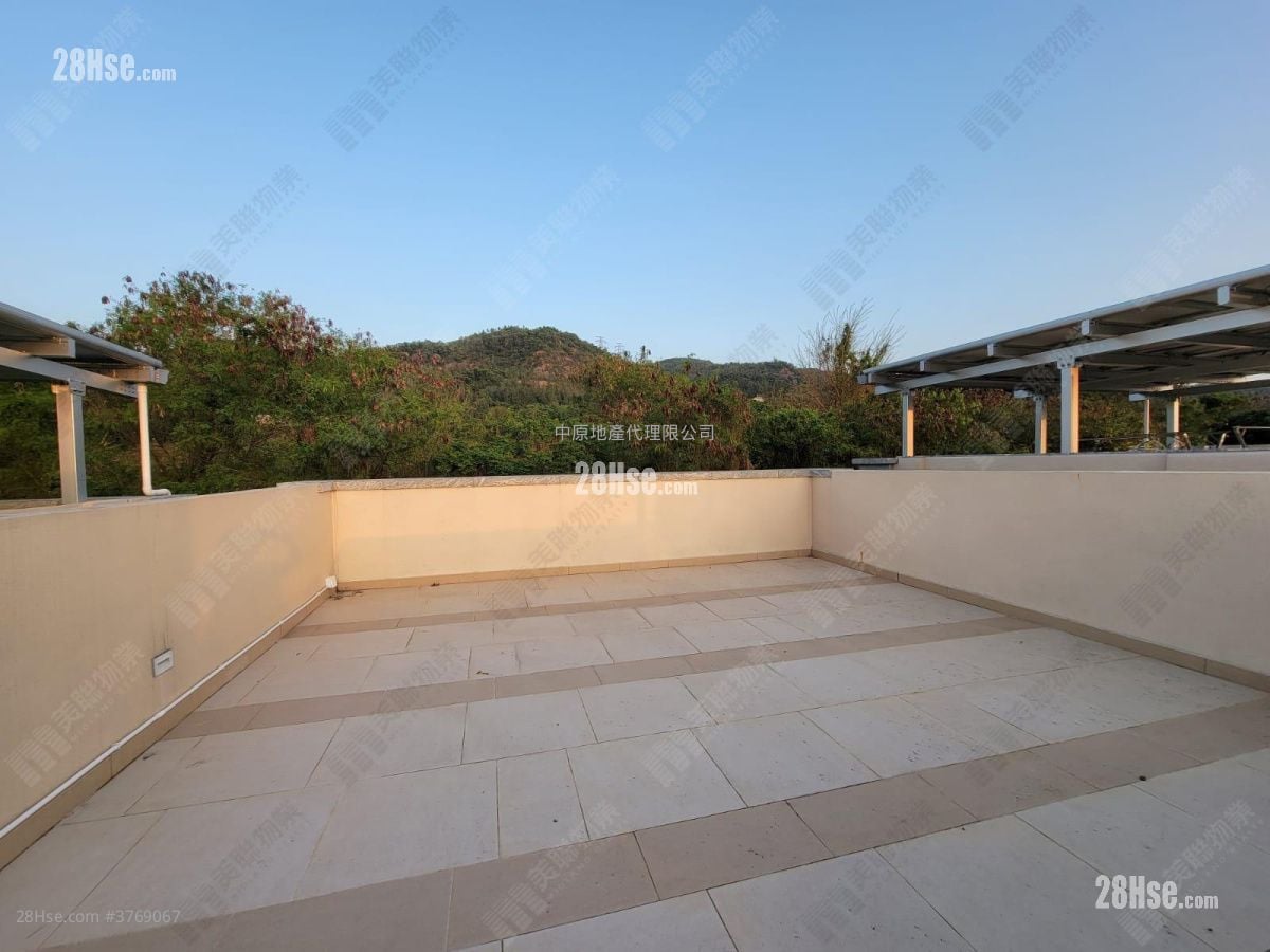 Domus Sell 4 Bedrooms 2,536 ft²