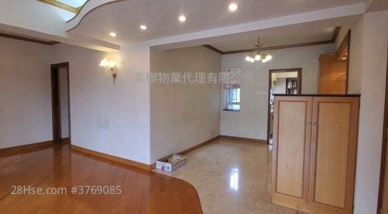 Devon Court Sell 3 Bedrooms , 2 Bathrooms 1,270 ft²