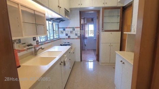 Devon Court Sell 3 Bedrooms , 2 Bathrooms 1,270 ft²