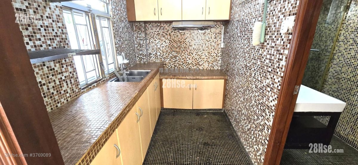 村屋 租盘 2 房 , 2 浴室 700 平方尺