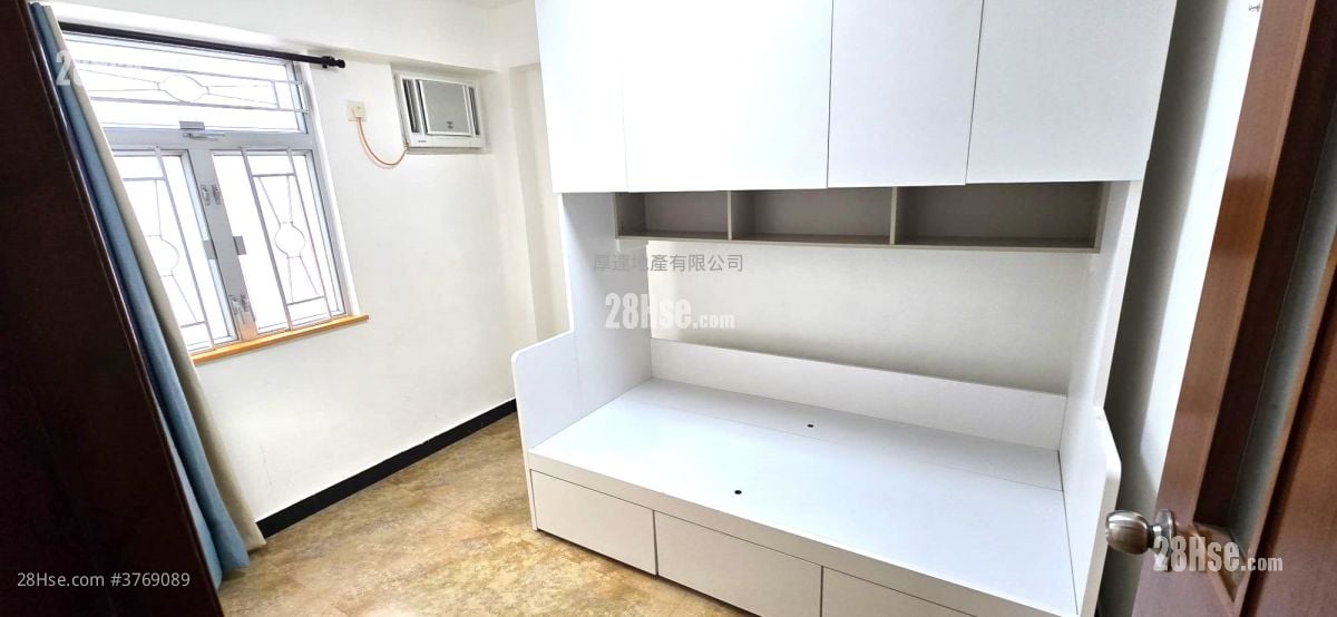 村屋 租盘 2 房 , 2 浴室 700 平方尺