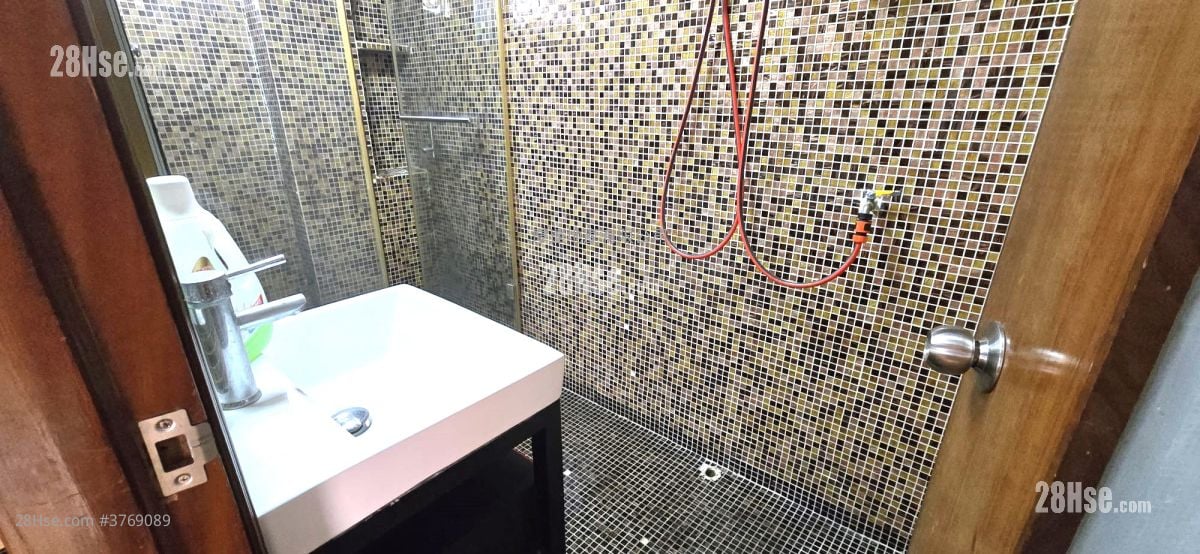 村屋 租盘 2 房 , 2 浴室 700 平方尺