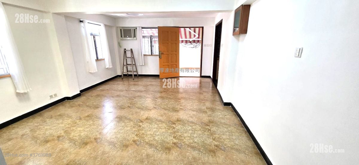 村屋 租盘 2 房 , 2 浴室 700 平方尺