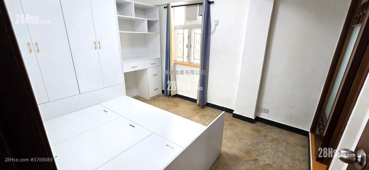 村屋 租盘 2 房 , 2 浴室 700 平方尺