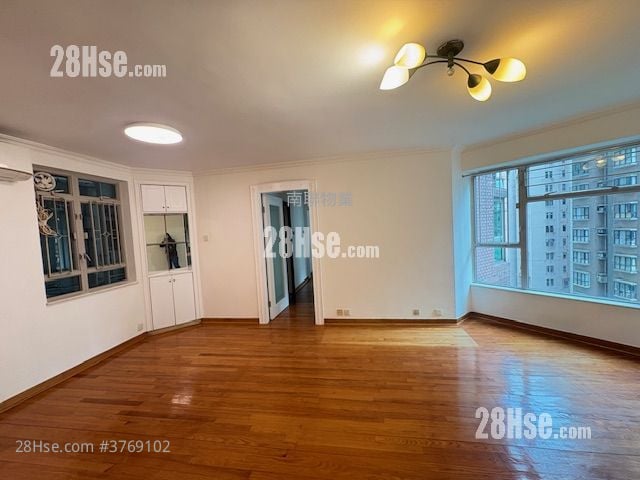 Island Place Sell 3 Bedrooms , 2 Bathrooms 753 ft²