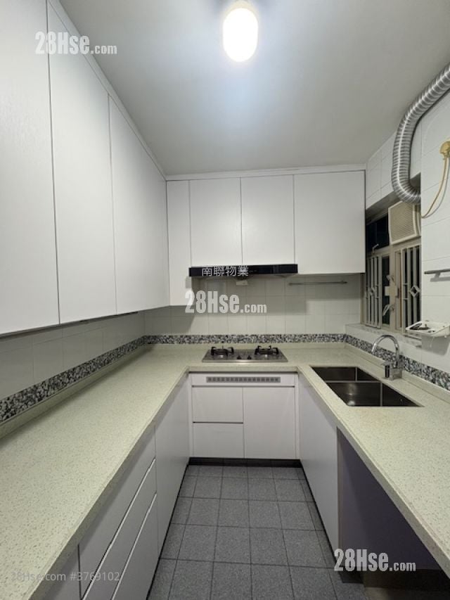 Island Place Sell 3 Bedrooms , 2 Bathrooms 753 ft²