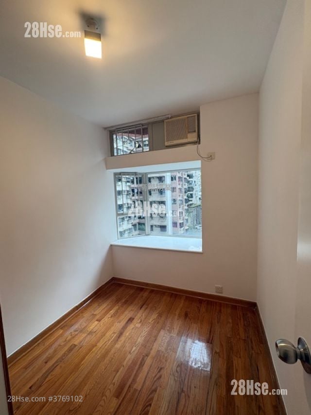 Island Place Sell 3 Bedrooms , 2 Bathrooms 753 ft²