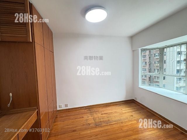 Island Place Sell 3 Bedrooms , 2 Bathrooms 753 ft²