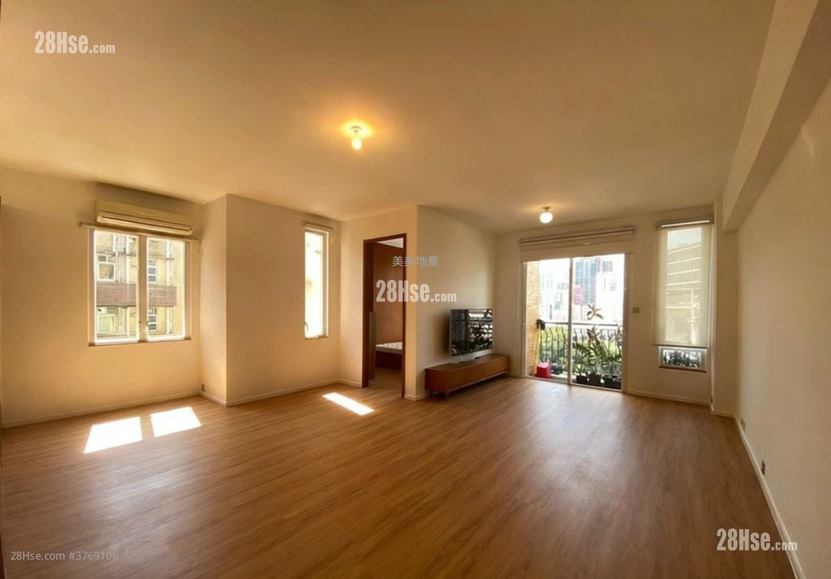 Manchester Court Sell 2 Bedrooms , 1 Bathroom 753 ft²