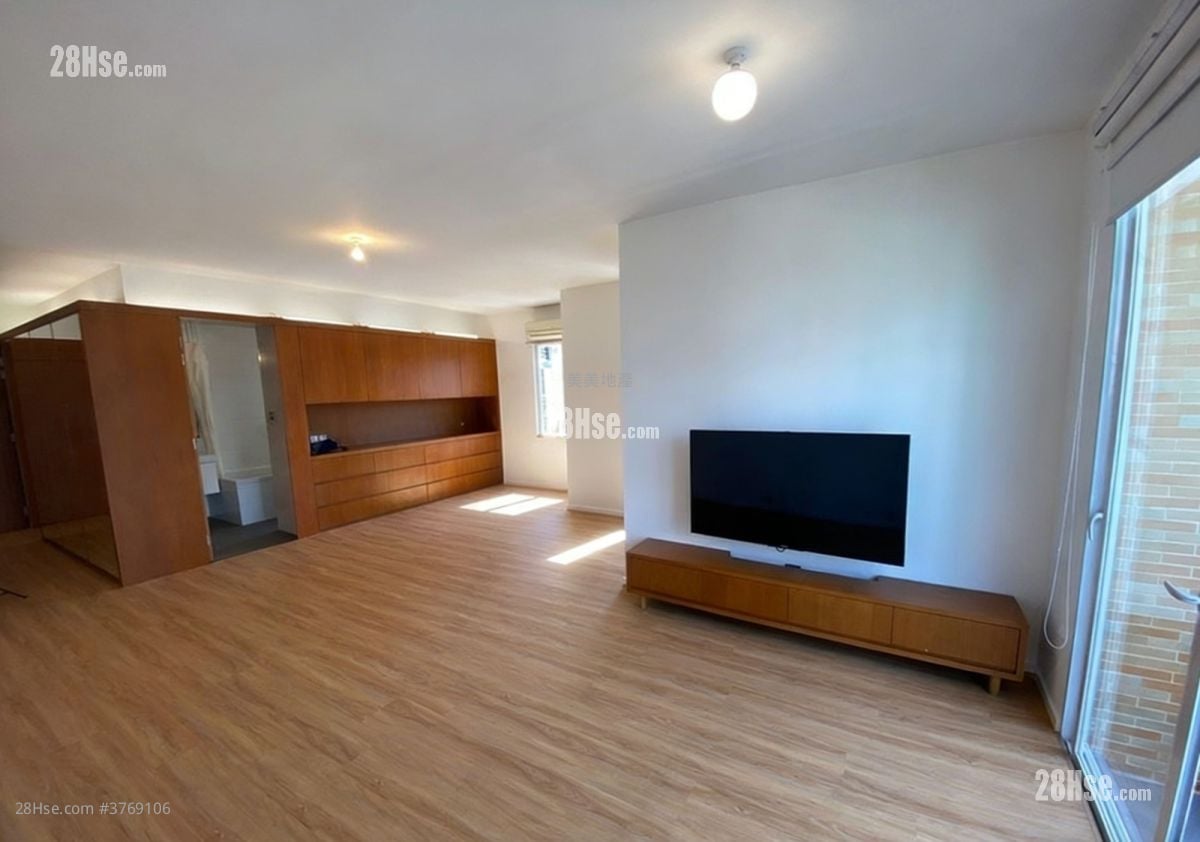 Manchester Court Sell 2 Bedrooms , 1 Bathroom 753 ft²