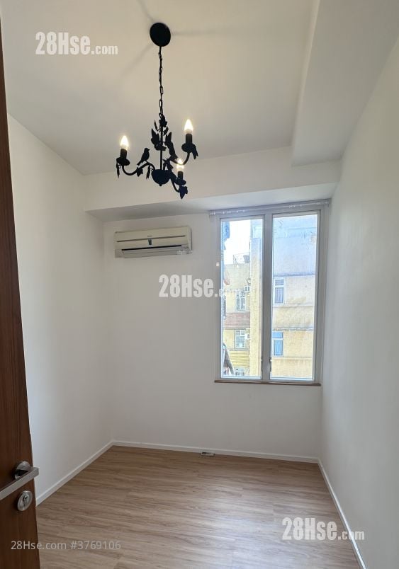 Manchester Court Sell 2 Bedrooms , 1 Bathroom 753 ft²