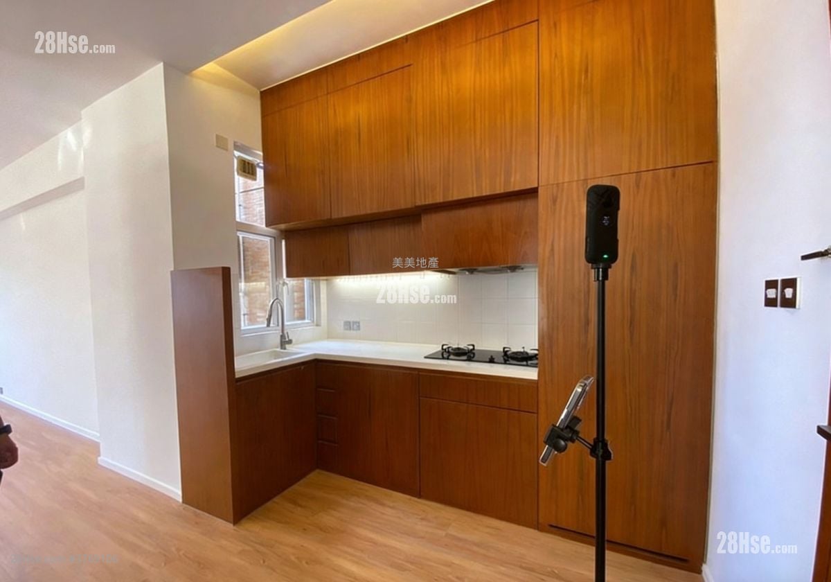 Manchester Court Sell 2 Bedrooms , 1 Bathroom 753 ft²