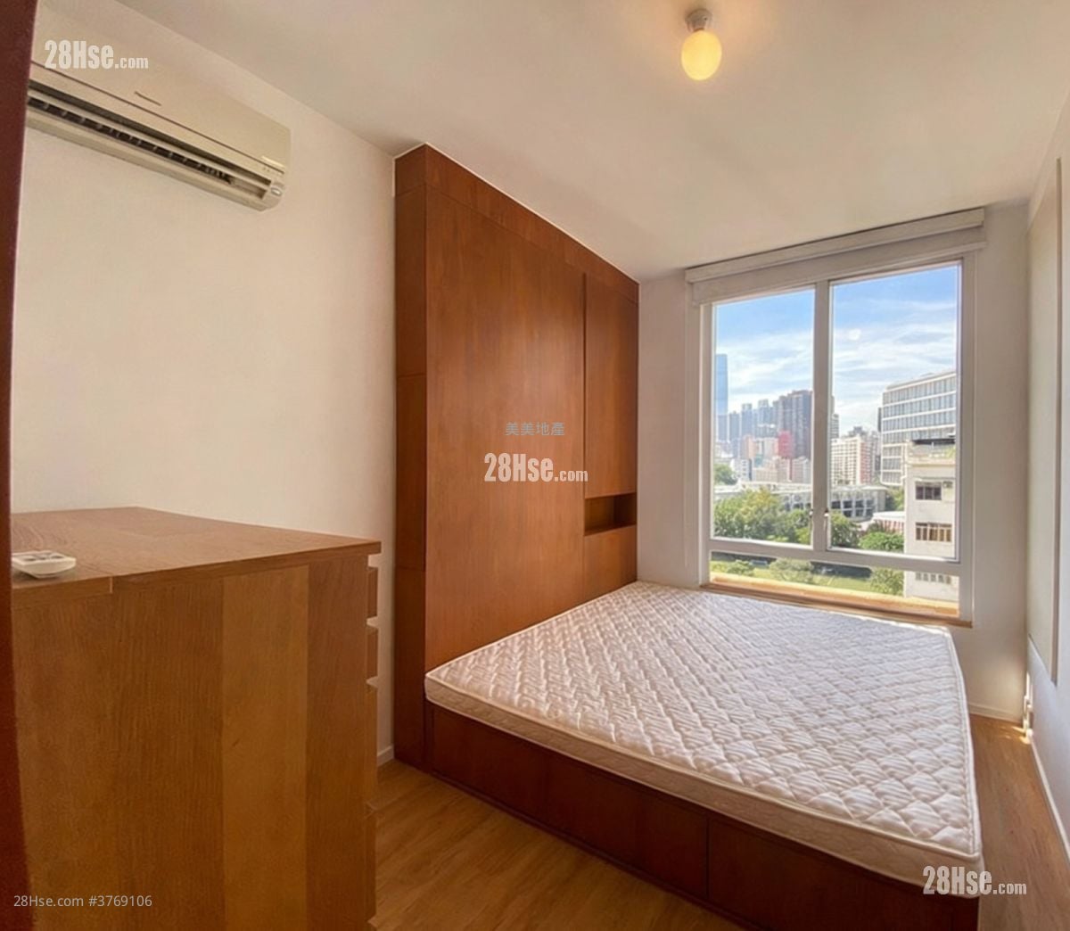 Manchester Court Sell 2 Bedrooms , 1 Bathroom 753 ft²