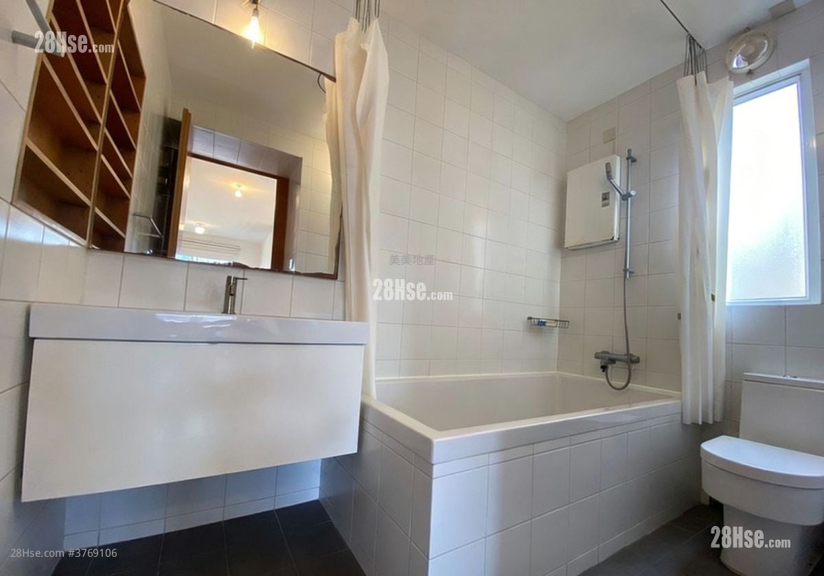 Manchester Court Sell 2 Bedrooms , 1 Bathroom 753 ft²