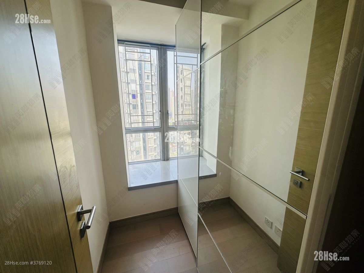 The Reach Sell 2 Bedrooms , 1 Bathroom 356 ft²