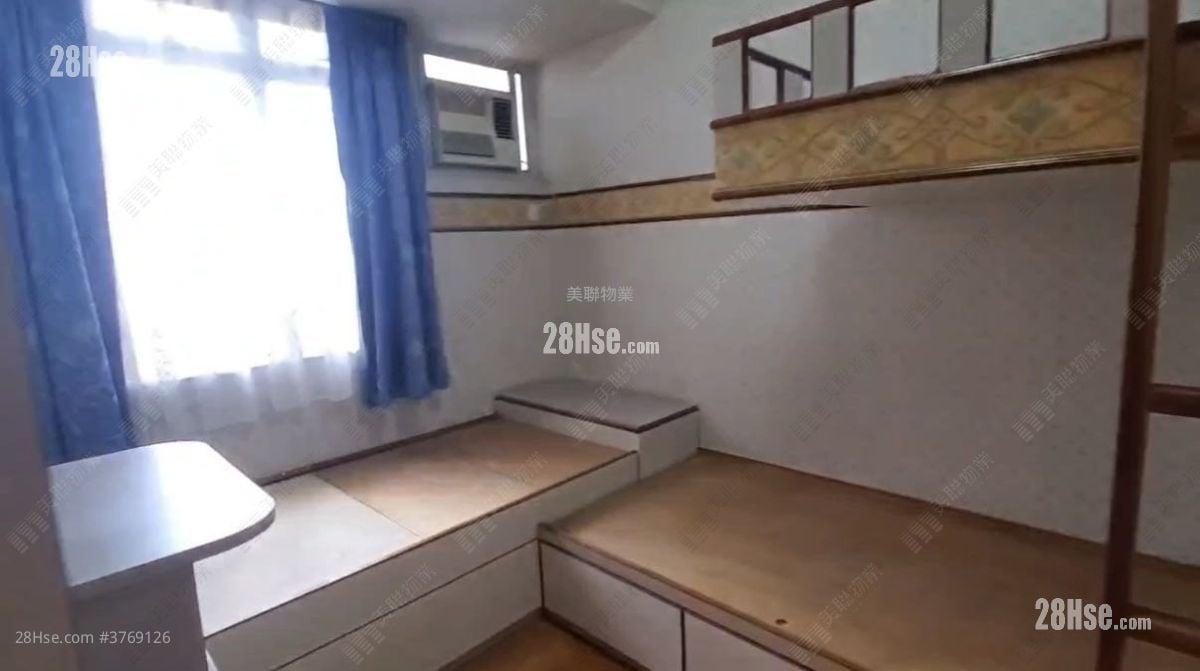 Devon Court Sell 1,270 ft²