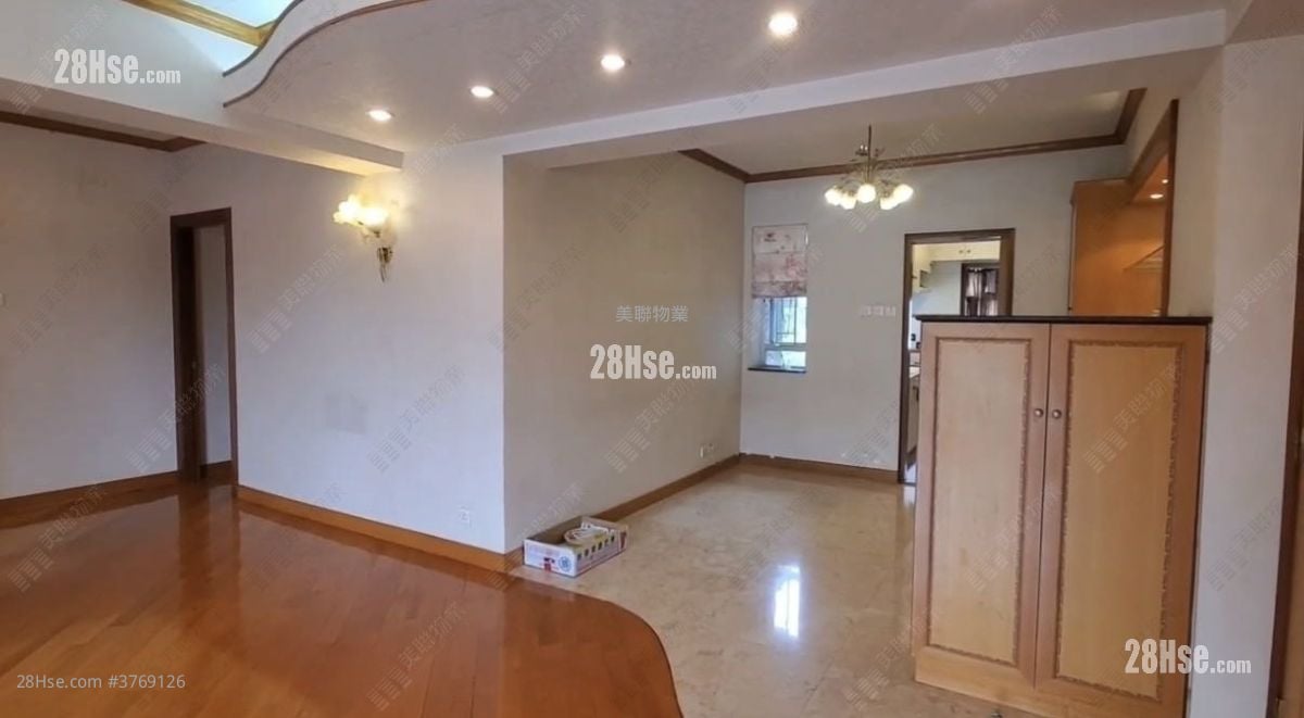 Devon Court Sell 1,270 ft²