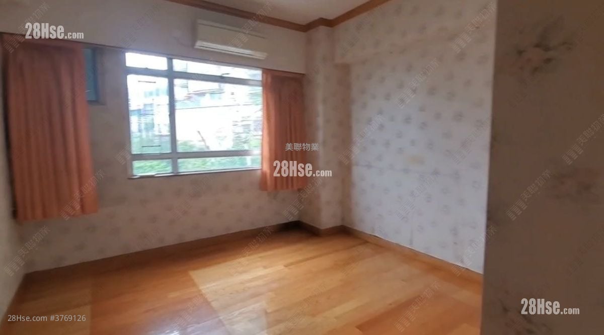 Devon Court Sell 1,270 ft²