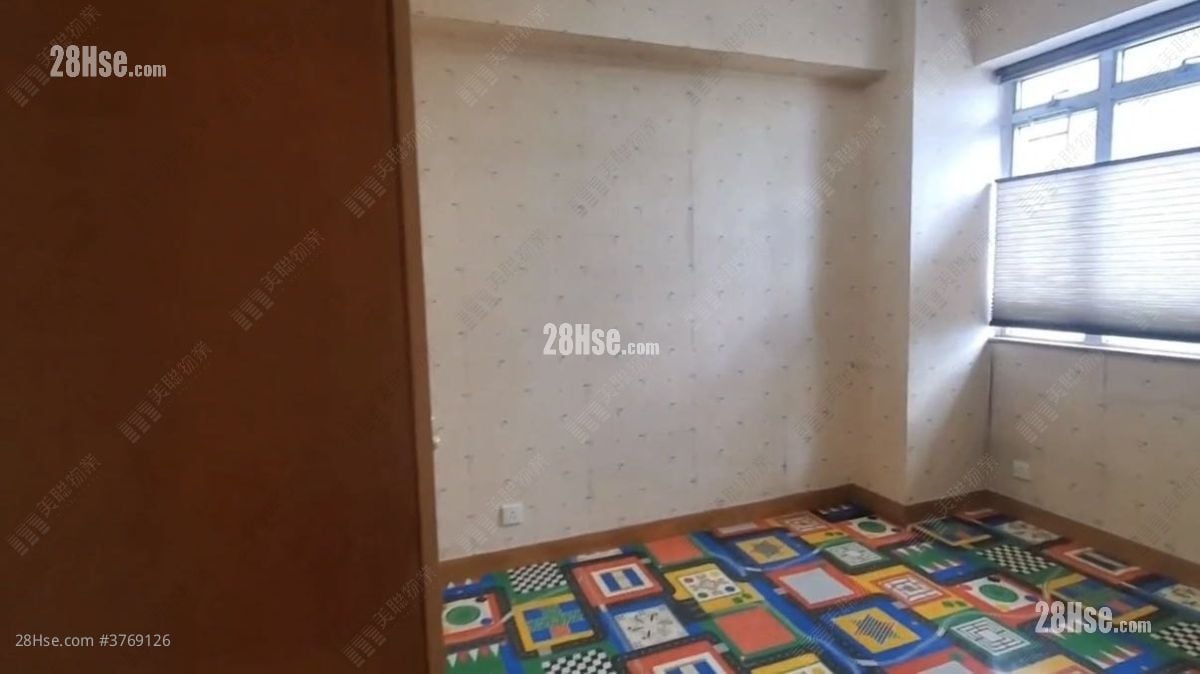 Devon Court Sell 1,270 ft²