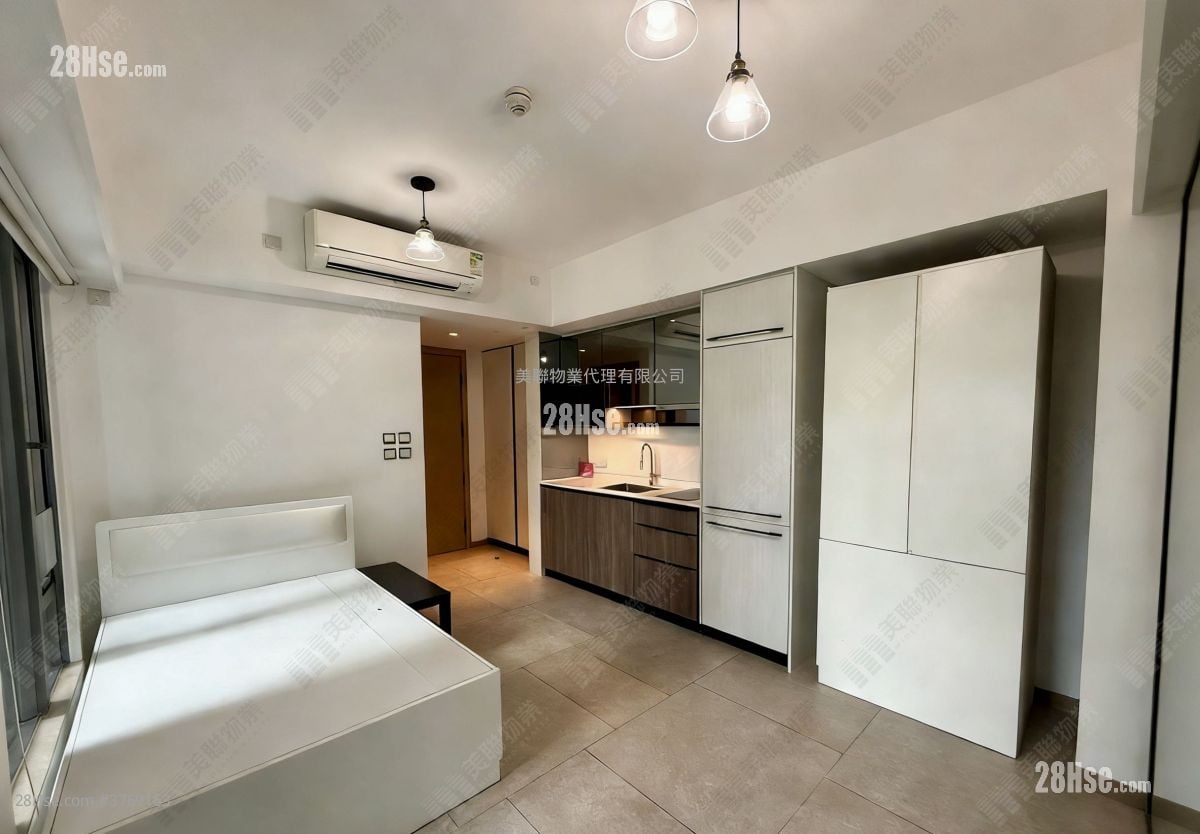 St Martin Sell Studio , 1 Bathroom 277 ft²