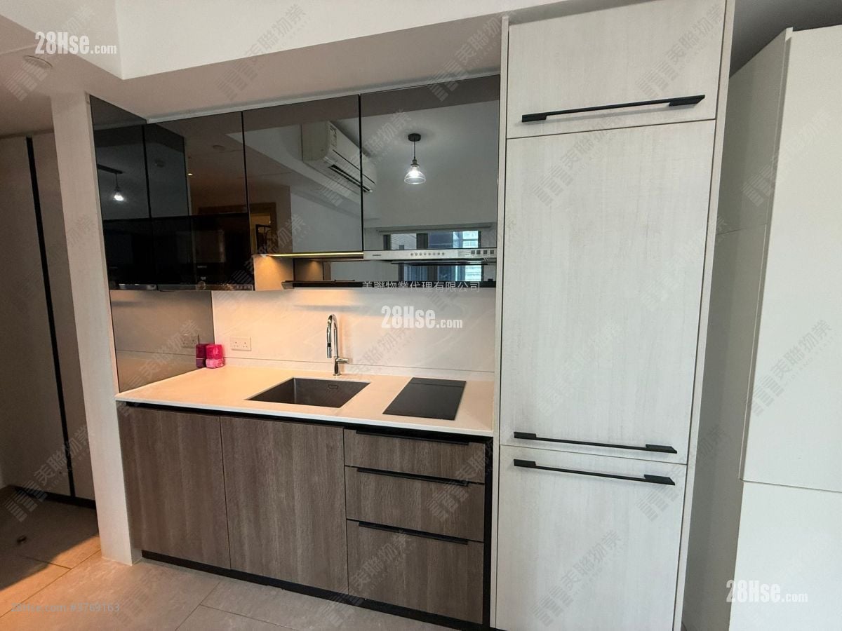 St Martin Sell Studio , 1 Bathroom 277 ft²