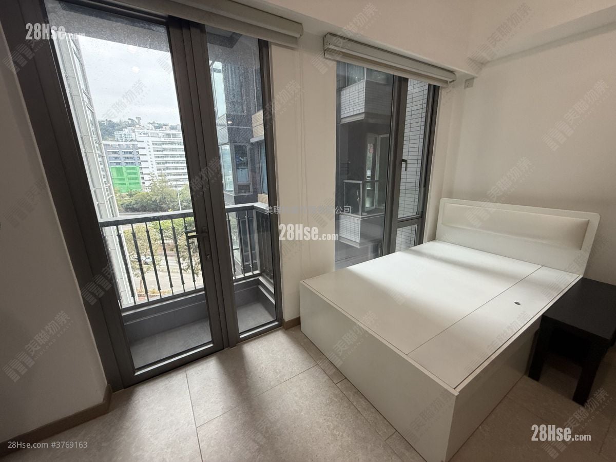 St Martin Sell Studio , 1 Bathroom 277 ft²