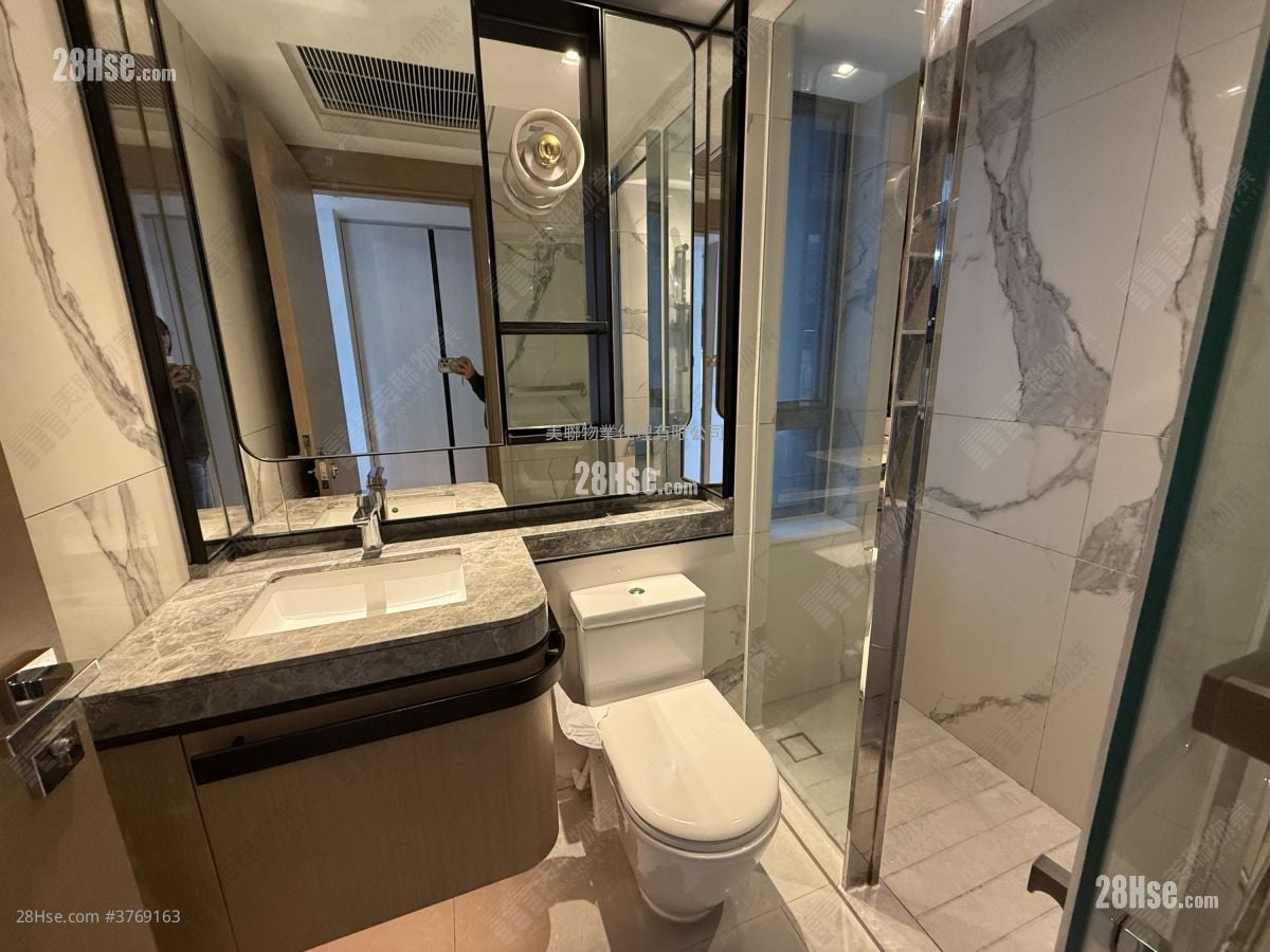 St Martin Sell Studio , 1 Bathroom 277 ft²