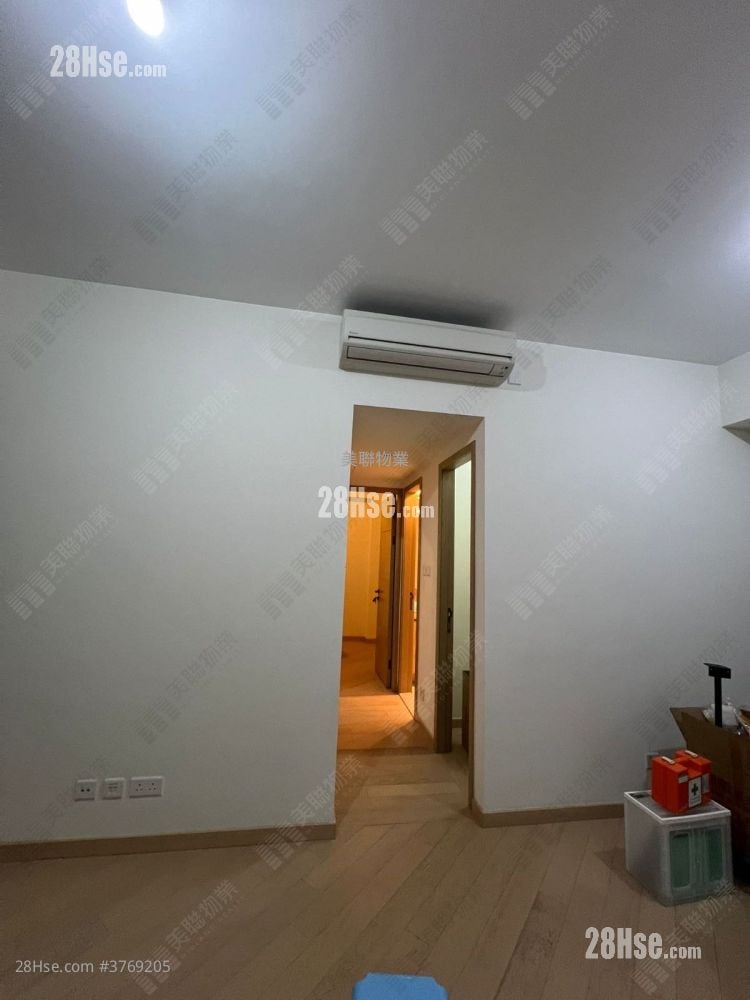 Grand Central Sell 2 Bedrooms 597 ft²