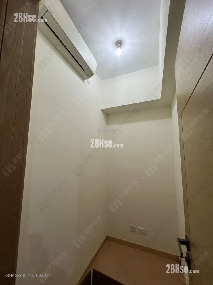 Grand Central Sell 2 Bedrooms 597 ft²